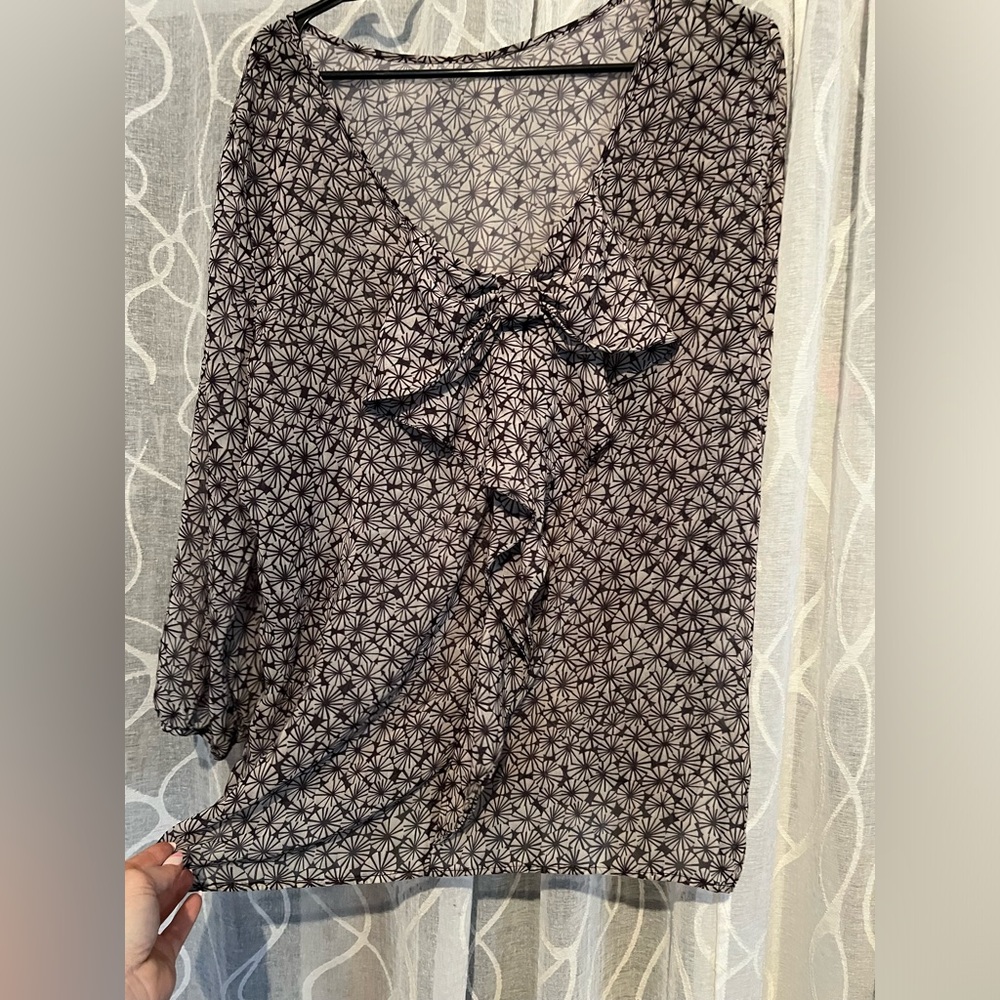 Sweat Pea By Staci Frati New York and Company Geo Design Blouse Bow Tie Back L